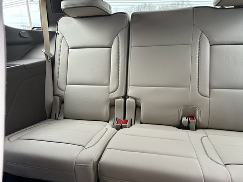 Used 2025 GMC Yukon Denali w/ Sun & Power Step Package image 9