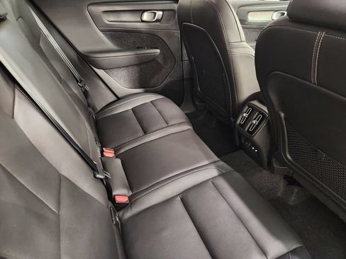 Certified 2026 Volvo XC40 B5 Plus AWD/4WD image 32