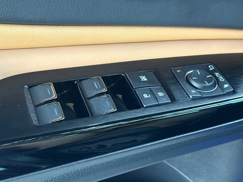 Used 2025 Lexus ES 300h w/ Premium Package image 13