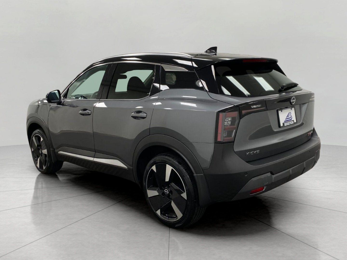 Certified 2025 Nissan Kicks SR AWD/4WD image 6