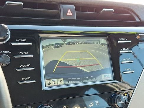 Used 2018 Toyota Camry XLE image 17