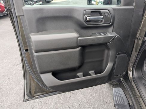 Used 2022 Chevrolet Silverado 2500 Custom w/ Custom Value Package image 14