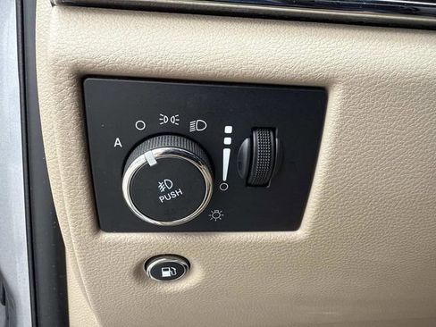 Used 2018 Jeep Grand Cherokee Overland image 31