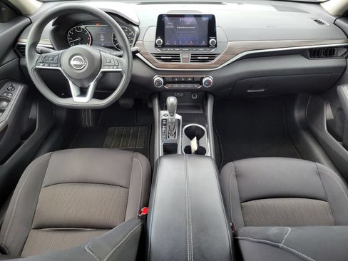 Used 2024 Nissan Altima 2.5 SV FWD image 16