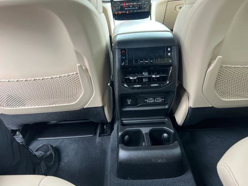 Used 2023 Jeep Grand Cherokee L Limited w/ Luxury Tech Group II AWD/4WD image 33