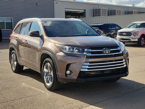 Used 2018 Toyota Highlander Limited Platinum AWD/4WD image 6