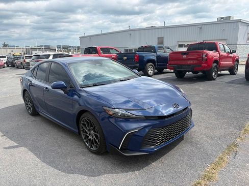 Used 2025 Toyota Camry SE FWD image 2