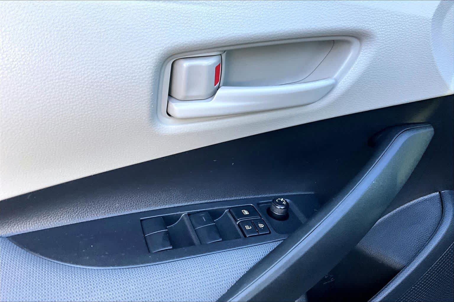 Certified 2024 Toyota Corolla LE FWD image 31