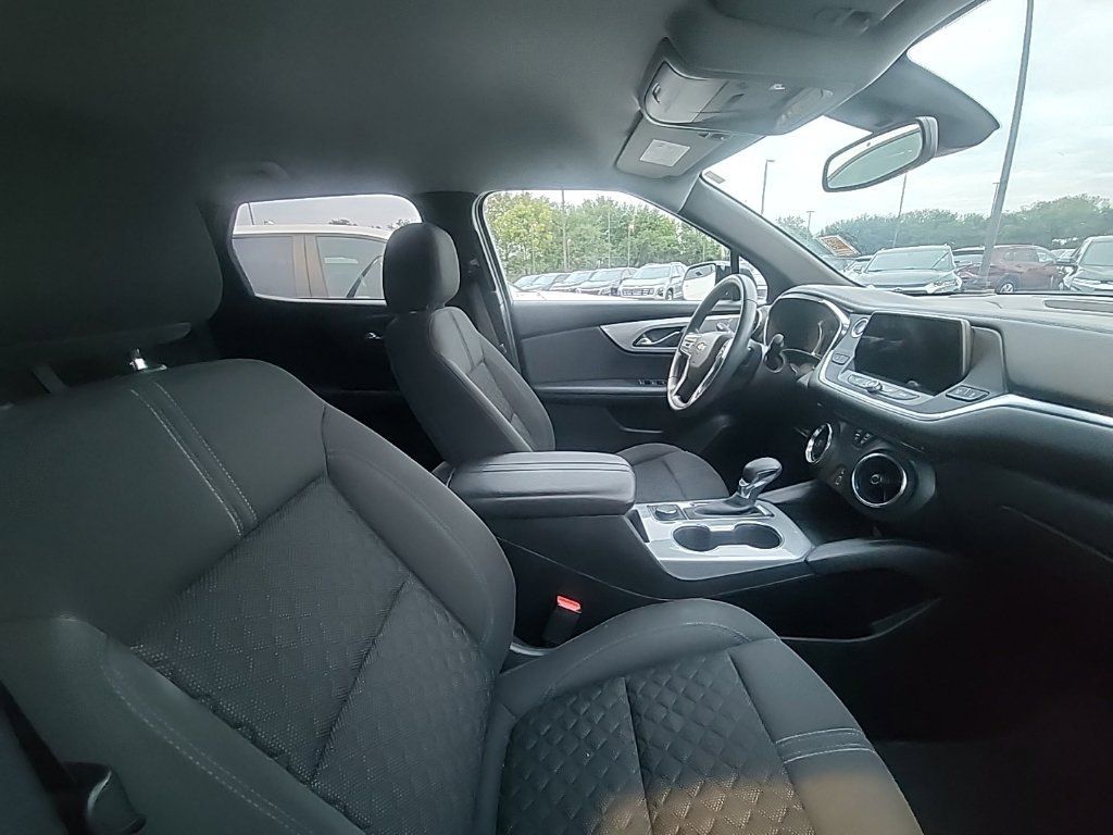 Used 2022 Chevrolet Blazer LT FWD image 3