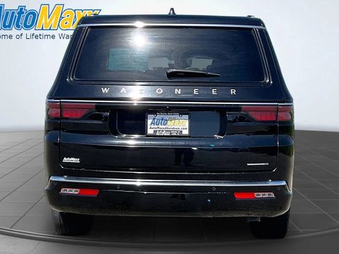 Used 2024 Jeep Wagoneer L Series II w/ Flexible Seating Group AWD/4WD image 7