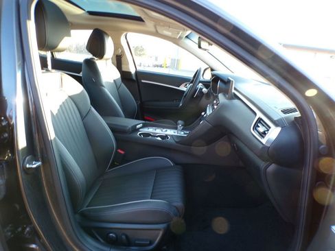 Used 2026 Genesis G70 2.5T Prestige image 9