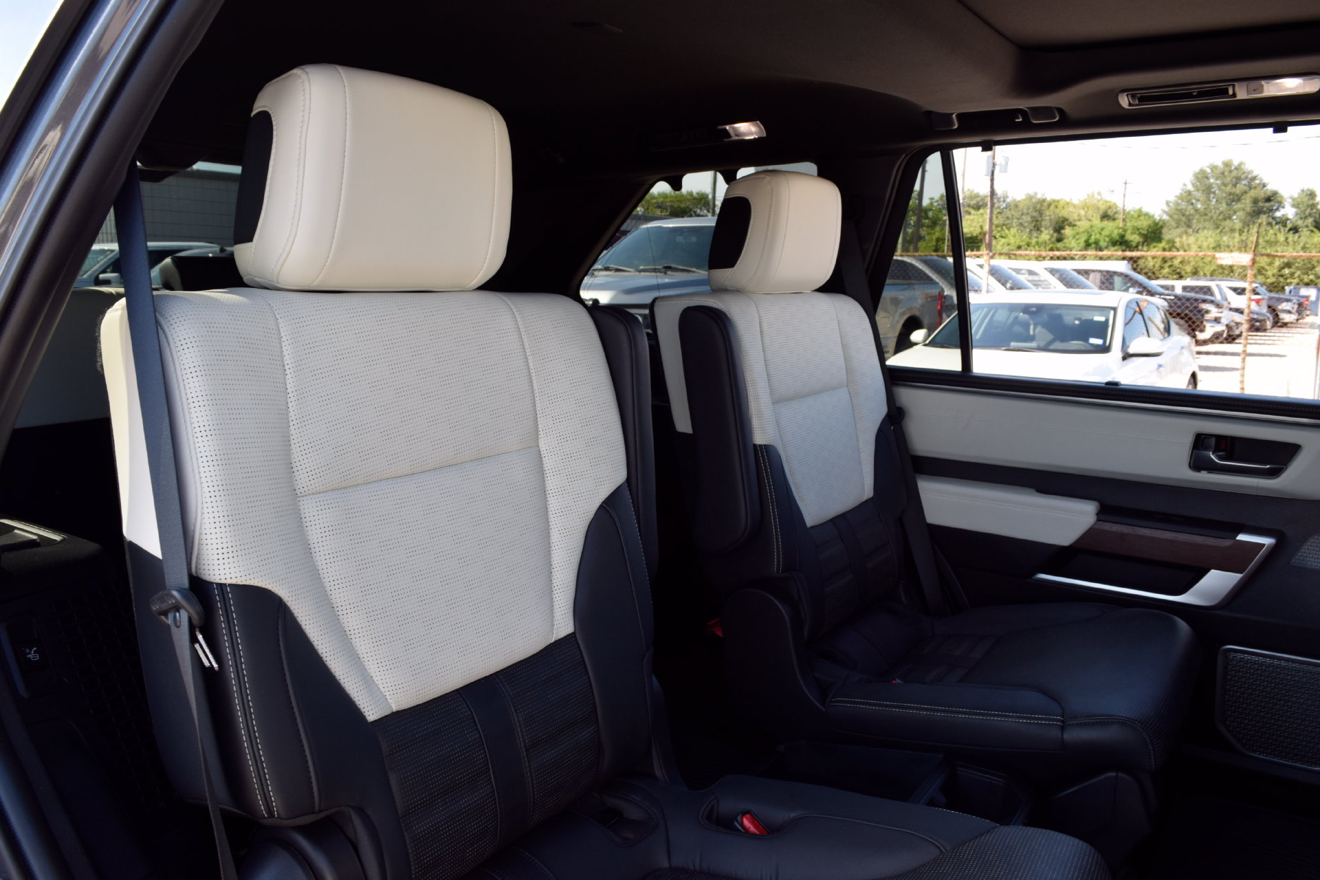 Used 2024 Toyota Sequoia Capstone AWD/4WD image 22