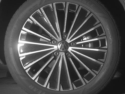 Used 2025 Volkswagen Taos SE image 13