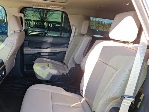 Used 2022 Ford Expedition XLT image 20