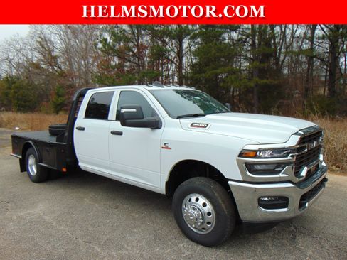 Used 2025 RAM 3500 Tradesman w/ Chrome Appearance Group image 12