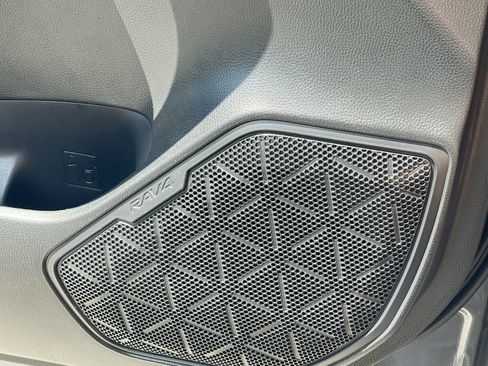Certified 2020 Toyota RAV4 XLE AWD/4WD image 5