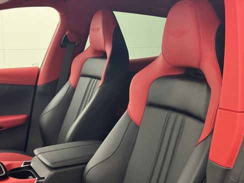 Used 2025 Aston Martin DBX 707 image 4