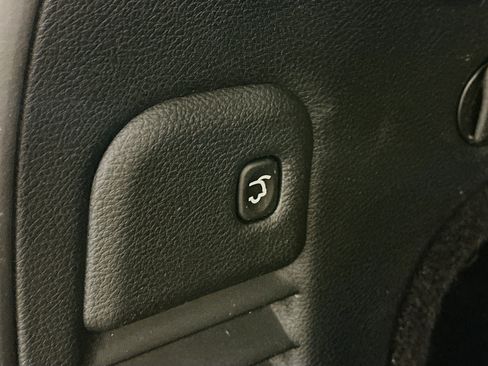 Used 2020 Jeep Grand Cherokee Overland AWD/4WD image 32