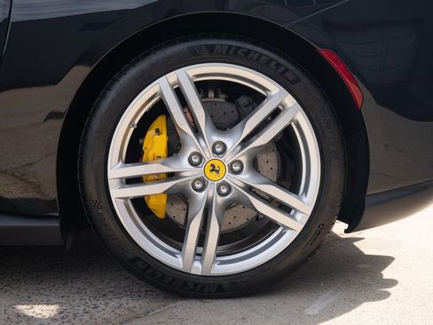 Used 2023 Ferrari Portofino M RWD image 21