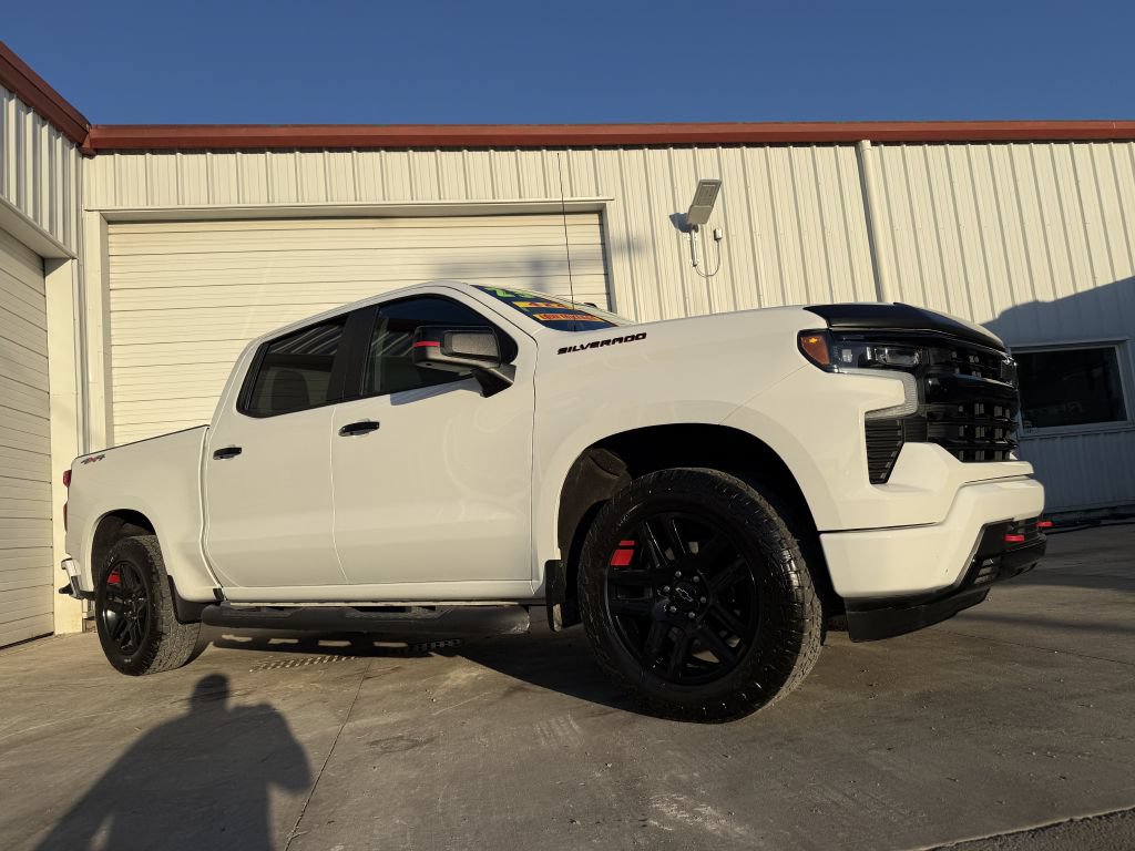 Used 2023 Chevrolet Silverado 1500 RST w/ Redline Edition AWD/4WD image 8