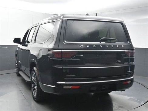Used 2023 Jeep Wagoneer L Series II image 6