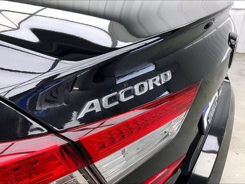 Used 2019 Honda Accord Touring image 9
