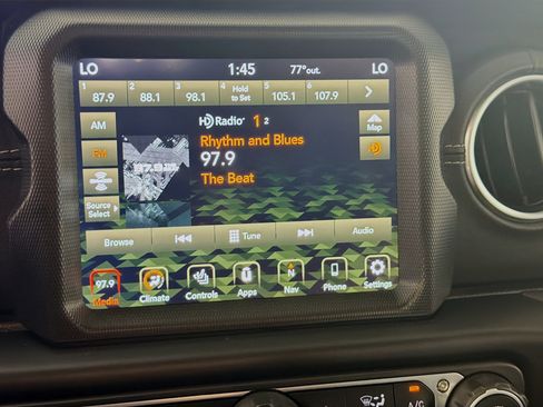 Used 2023 Jeep Wrangler Unlimited Sahara w/ Cold Weather Group AWD/4WD image 19