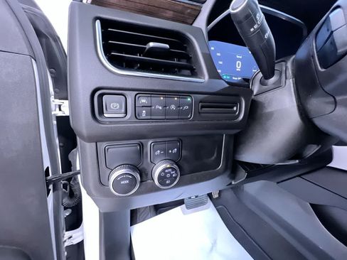 Used 2022 GMC Yukon SLE w/ Gmc Pro Safety Plus Package RWD image 16