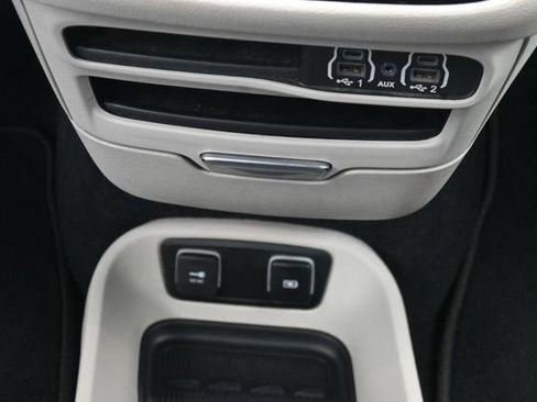 Used 2021 Chrysler Pacifica Touring w/ Cold Weather Group FWD image 23
