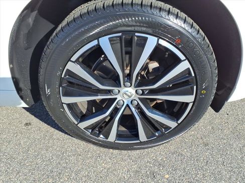 Certified 2023 Volvo XC60 B5 Plus w/ Protection Package Premier image 11