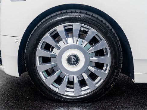 Used 2019 Rolls-Royce Phantom Sedan image 19