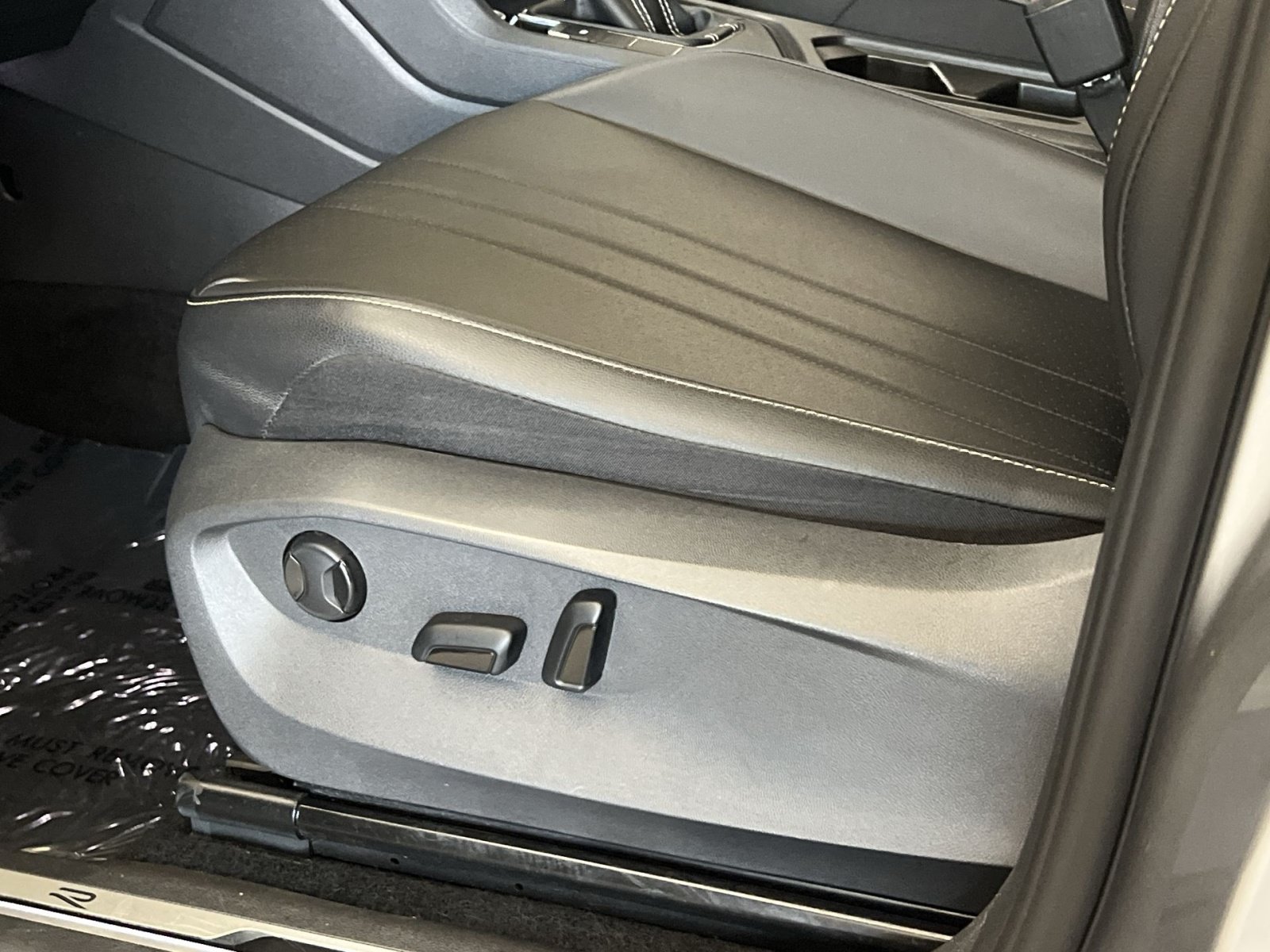 Used 2023 Volkswagen Tiguan SE R-Line FWD image 13