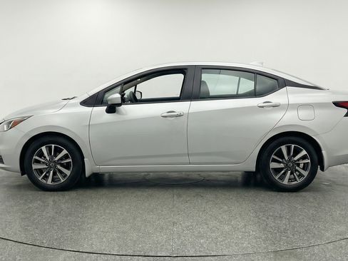 Used 2025 Nissan Versa SV image 5
