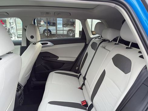 New 2026 Volkswagen Taos SE image 12