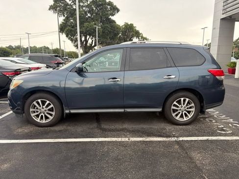 Used 2015 Nissan Pathfinder S FWD image 3
