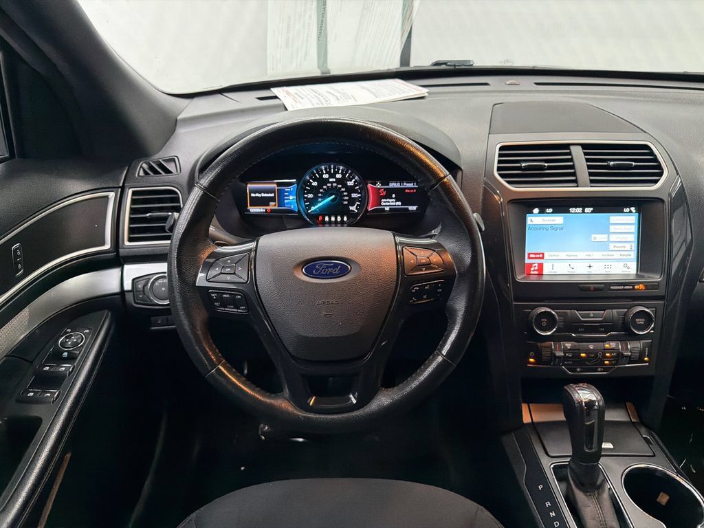 Used 2017 Ford Explorer XLT w/ Equipment Group 201A FWD image 24