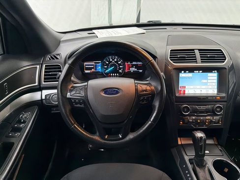 Used 2017 Ford Explorer XLT w/ Equipment Group 201A FWD image 24