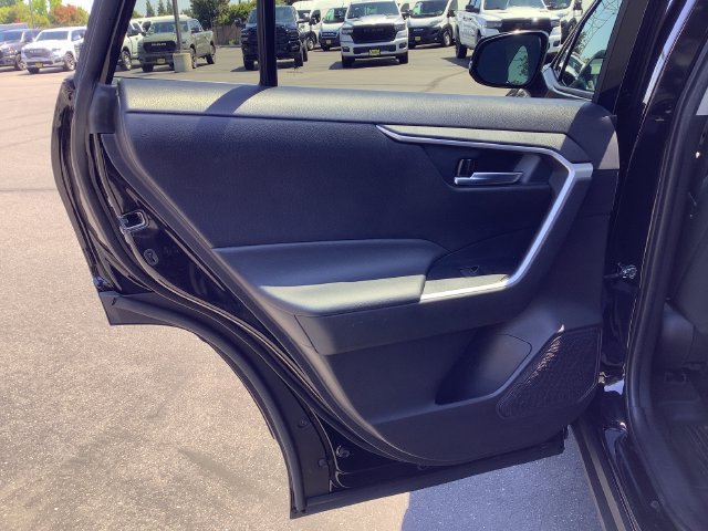 Used 2022 Toyota RAV4 XLE AWD/4WD image 25