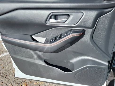 Certified 2025 Nissan Rogue SV image 21