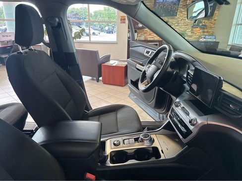 Used 2022 Ford Explorer XLT w/ Class IV Trailer Tow Package AWD/4WD image 36