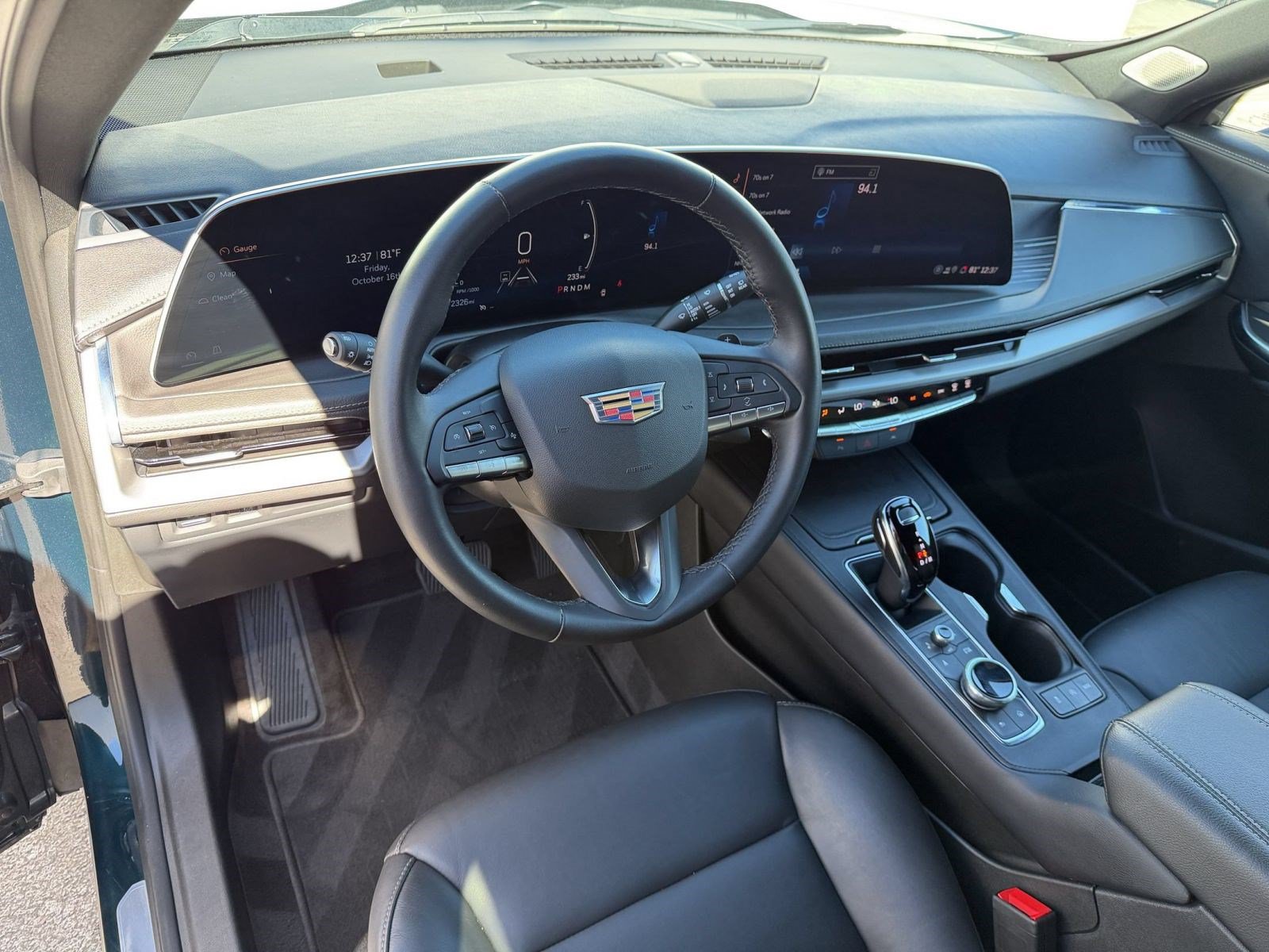 Used 2025 Cadillac XT4 Premium Luxury FWD image 3