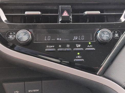 Used 2022 Toyota Camry LE image 18