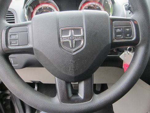 Used 2019 Dodge Grand Caravan SE FWD image 9