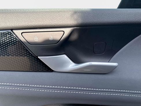 New 2025 Volkswagen Tiguan SE R-Line image 20