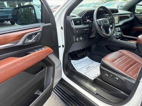 Certified 2024 GMC Yukon Denali Ultimate w/ LPO, Floor Liner Package AWD/4WD image 12