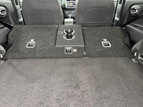 Used 2022 Jeep Renegade Latitude w/ Convenience Group image 17