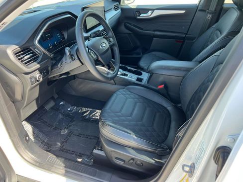 Used 2023 Ford Escape Platinum w/ Premium Technology Package AWD/4WD image 9