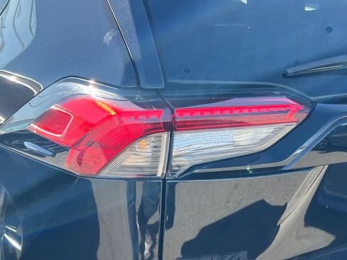 Certified 2022 Toyota RAV4 LE AWD/4WD image 20