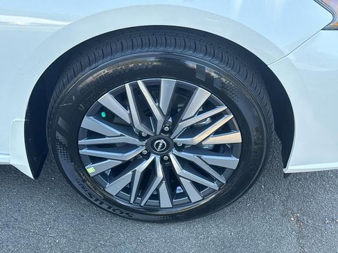 New 2025 Nissan Altima 2.5 SV image 8