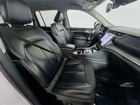 Used 2023 Jeep Grand Cherokee Limited image 25